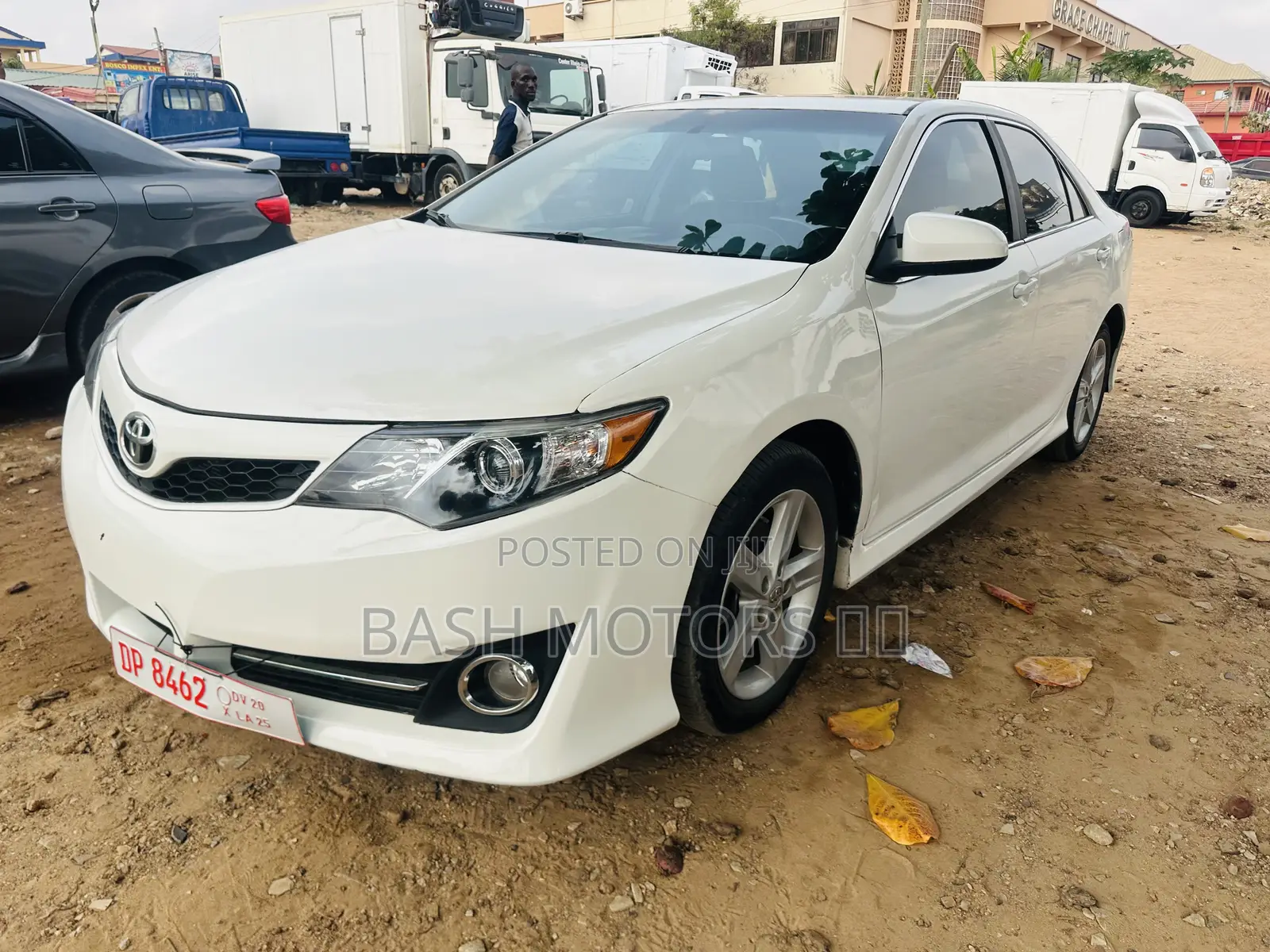 Toyota Camry SE 4dr Sedan (2.5L 4cyl 6A) 2014 White