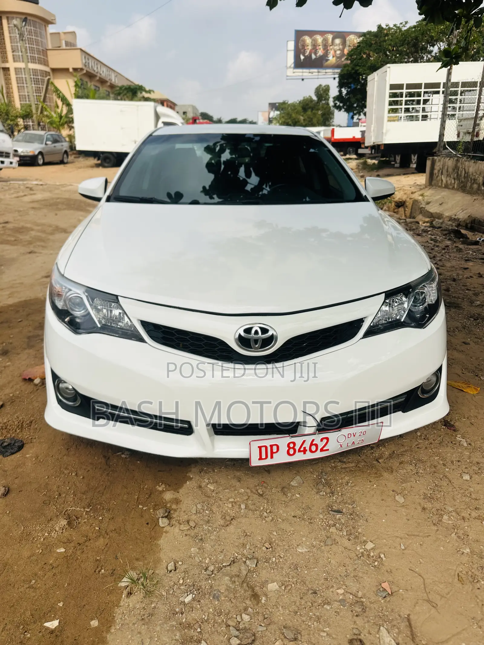 Toyota Camry SE 4dr Sedan (2.5L 4cyl 6A) 2014 White