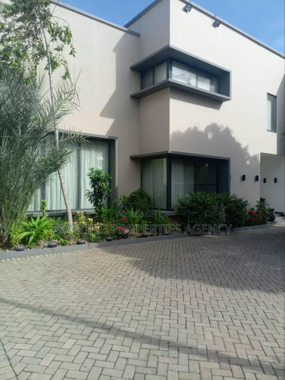 Furnished 4bdrm House in Labone for rent
