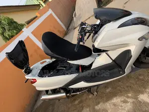 Yamaha Majesty 2025 White