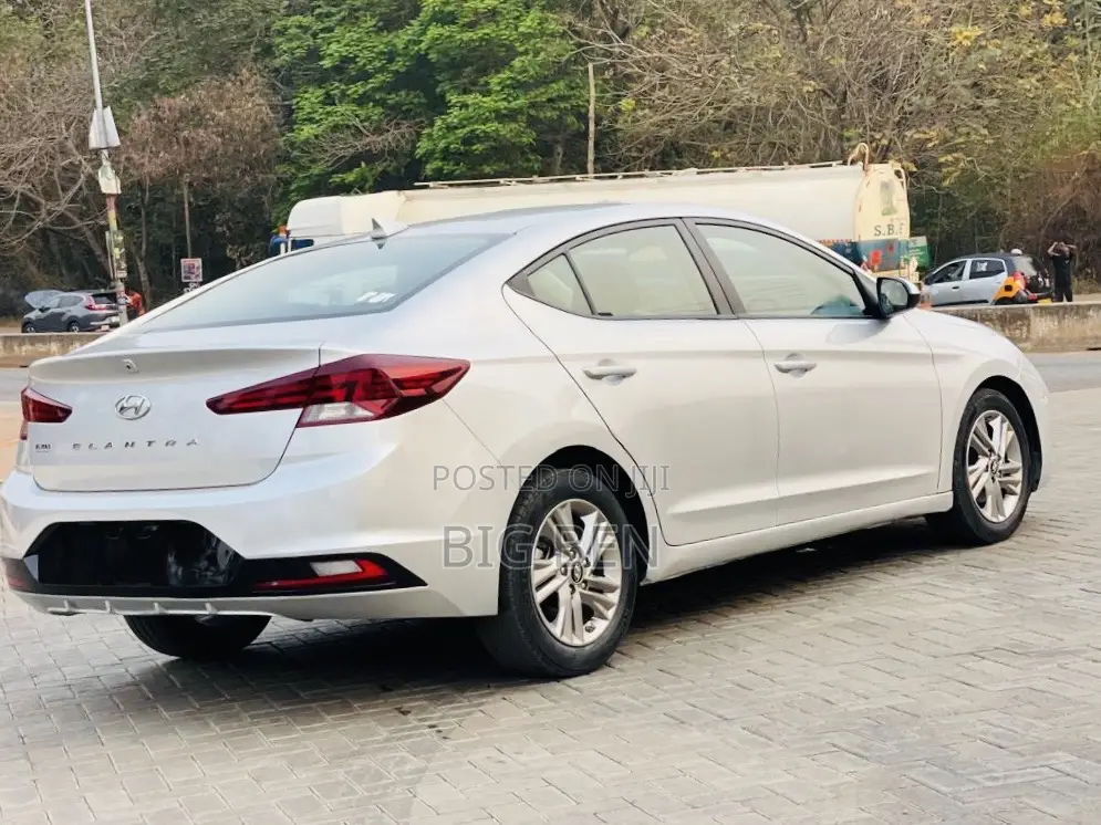 Hyundai Elantra SEL 2019 Silver
