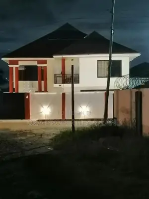5bdrm House in Lakeside Estates, for sale