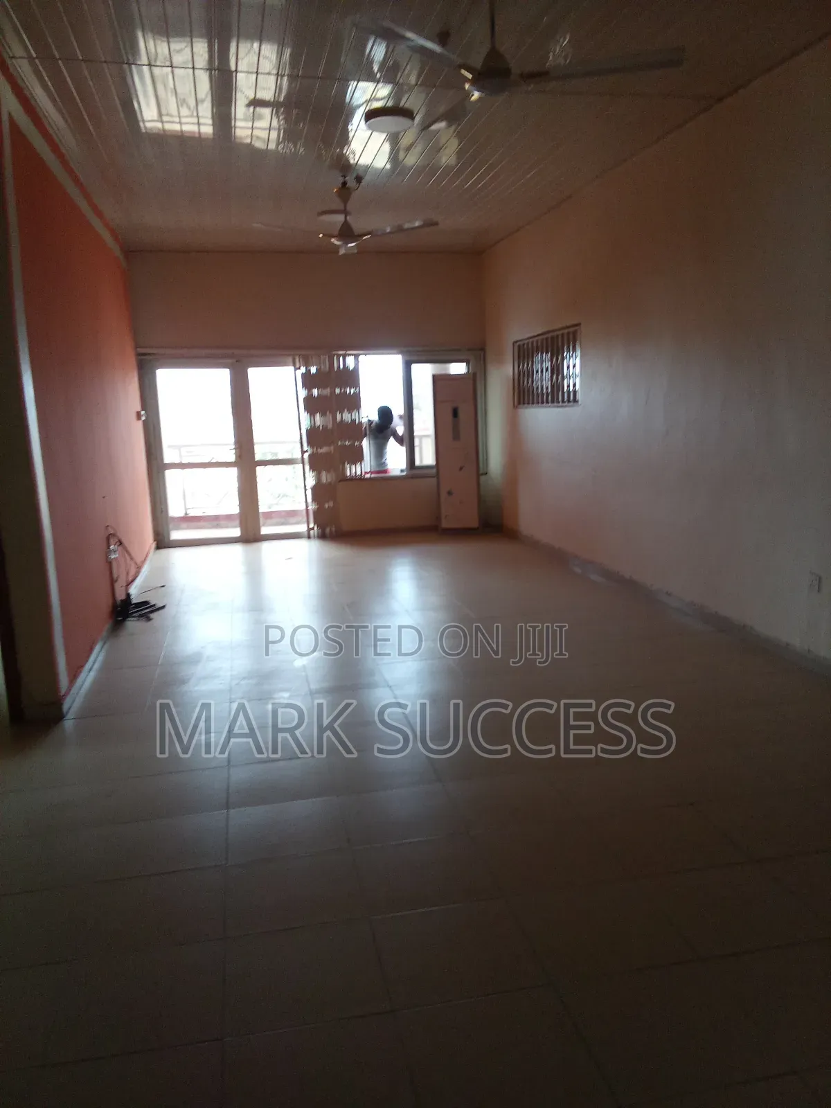 3bdrm Apartment in West Hills Mall Area for rent