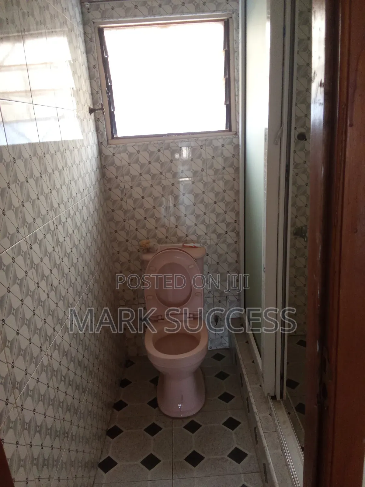 3bdrm Apartment in West Hills Mall Area for rent