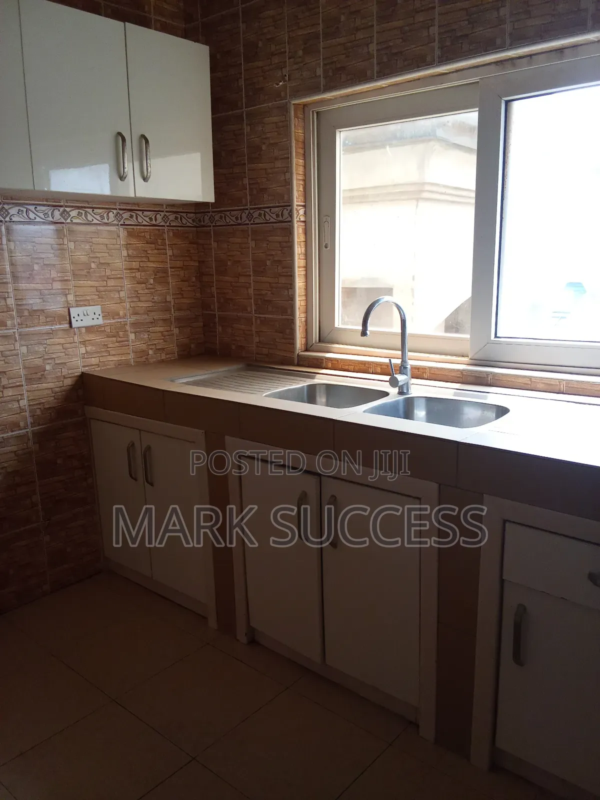 3bdrm Apartment in West Hills Mall Area for rent