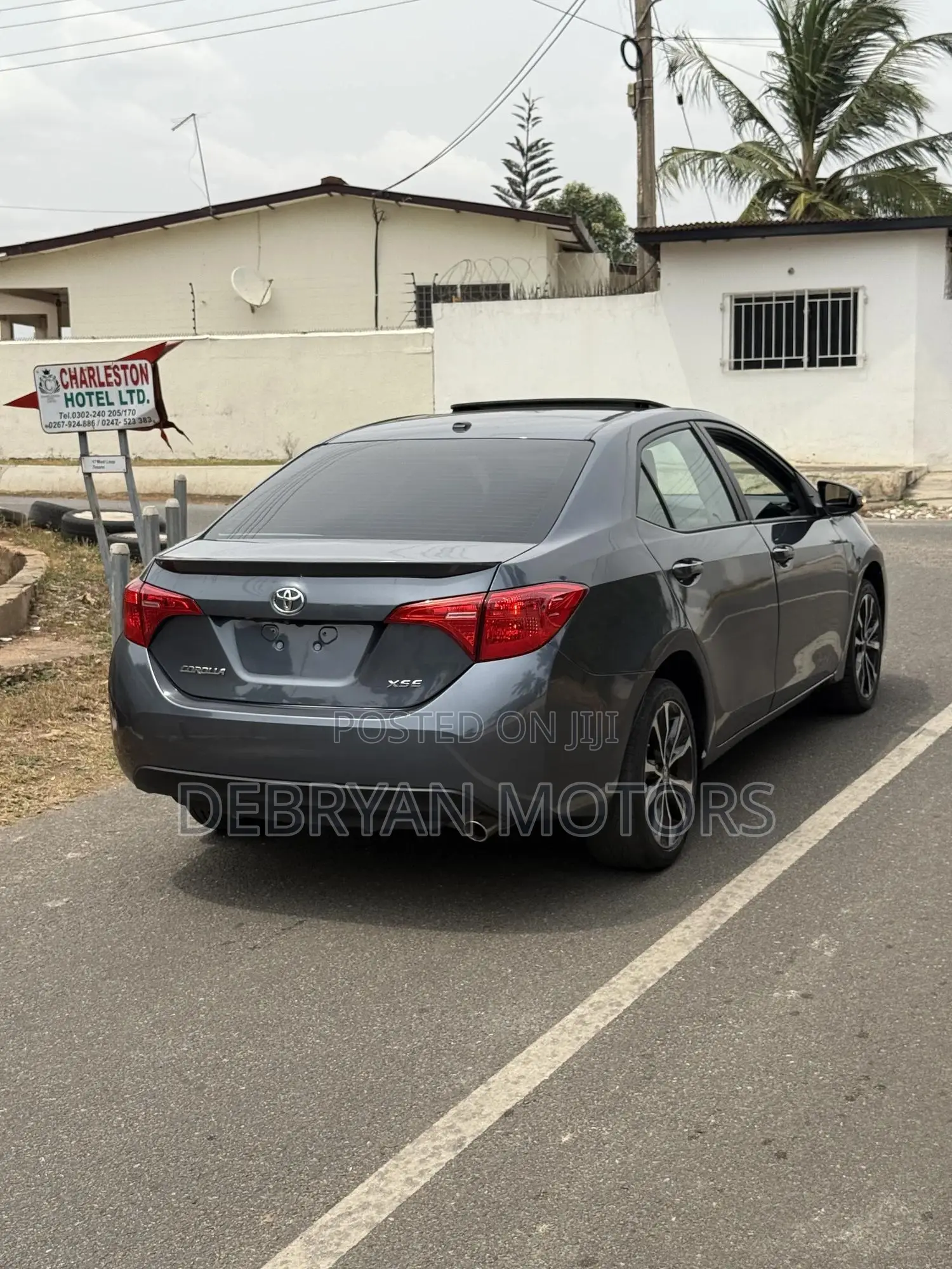 Toyota Corolla XSE 4dr Sedan (1.8L 4cyl CVT) 2017 Gray