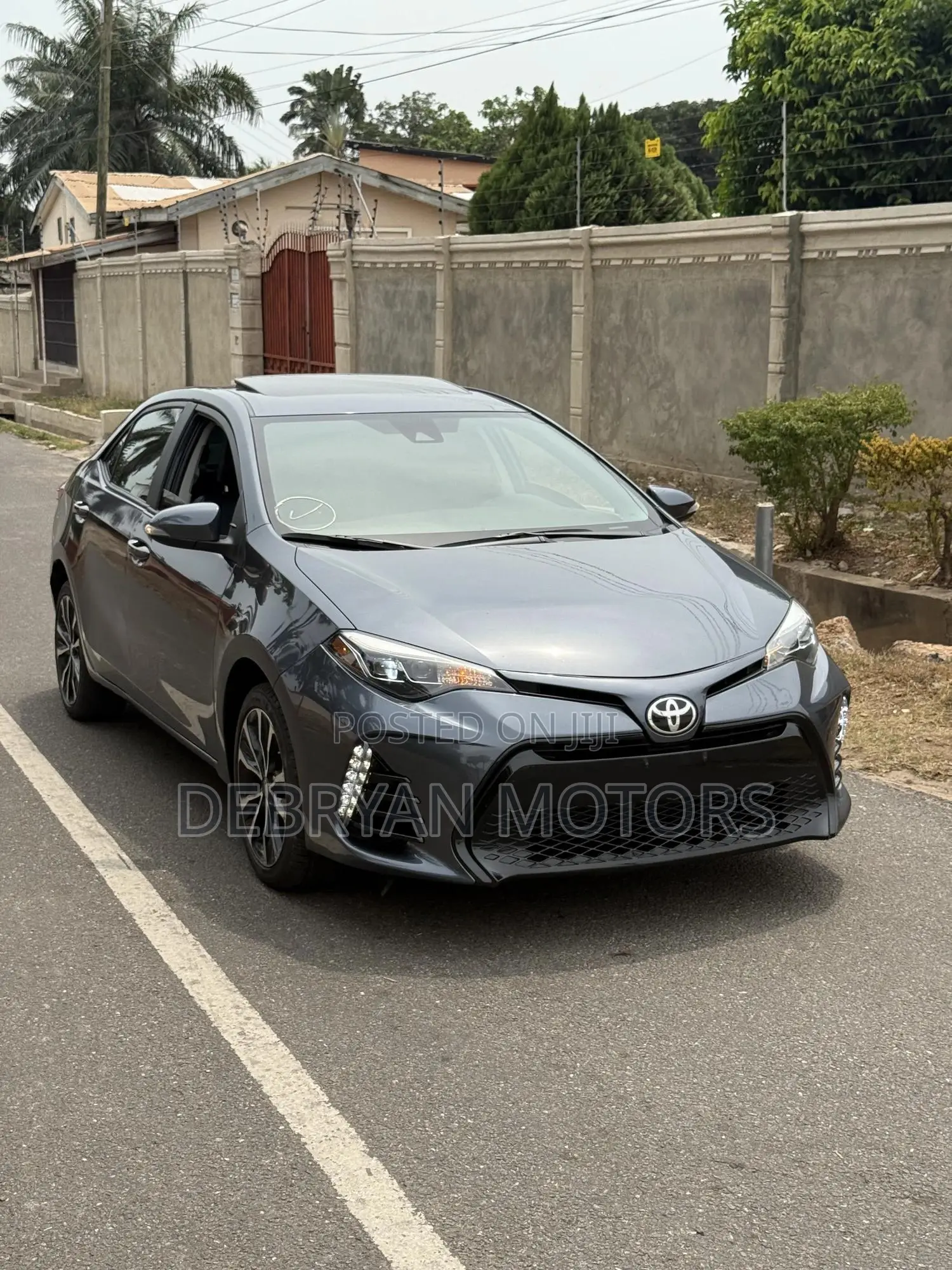 Toyota Corolla XSE 4dr Sedan (1.8L 4cyl CVT) 2017 Gray