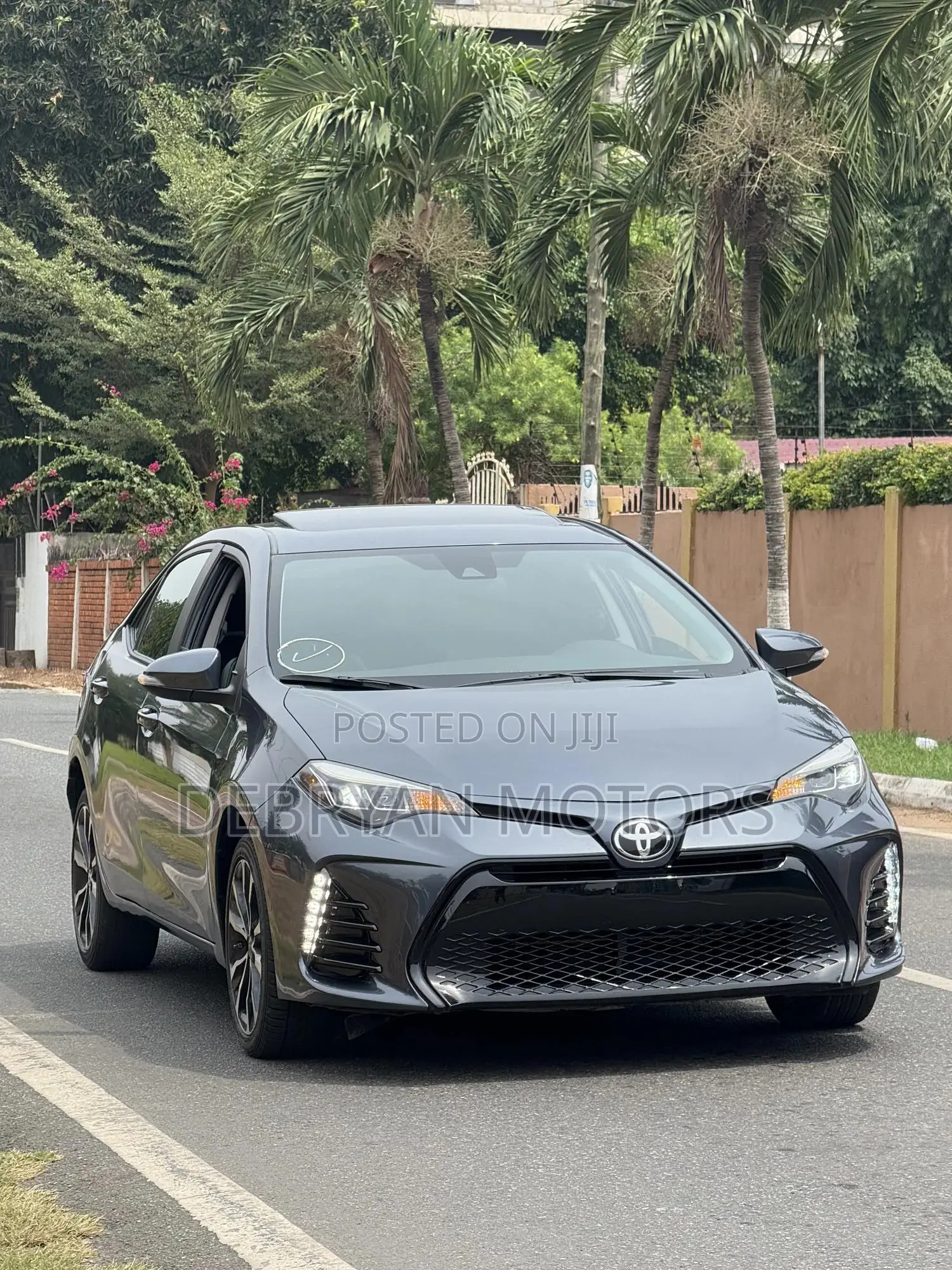 Toyota Corolla XSE 4dr Sedan (1.8L 4cyl CVT) 2017 Gray