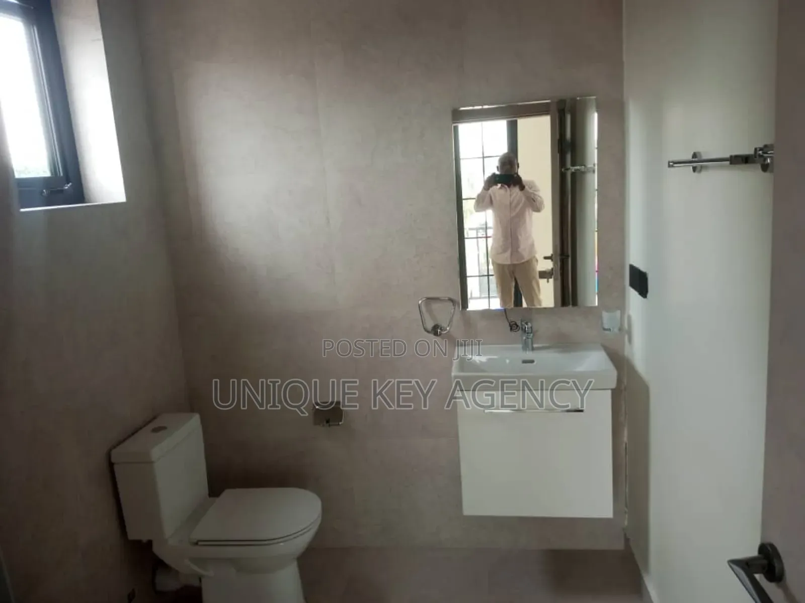 5bdrm House in Unique Key Agency, Airport Residential Area for sale