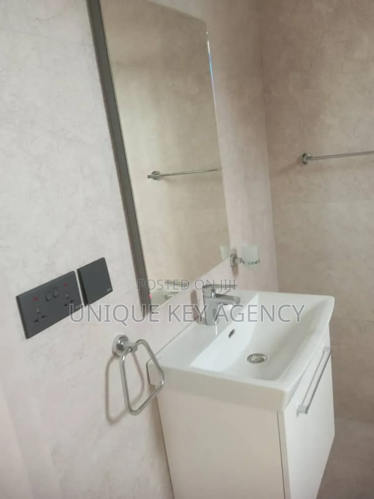 5bdrm House in Unique Key Agency, Airport Residential Area for sale