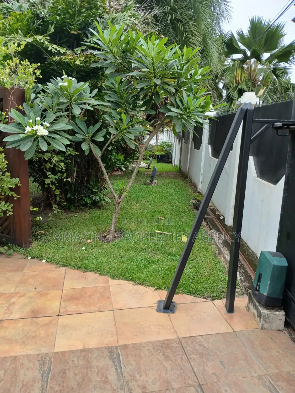 5bdrm Mansion in Dzorwulu for sale