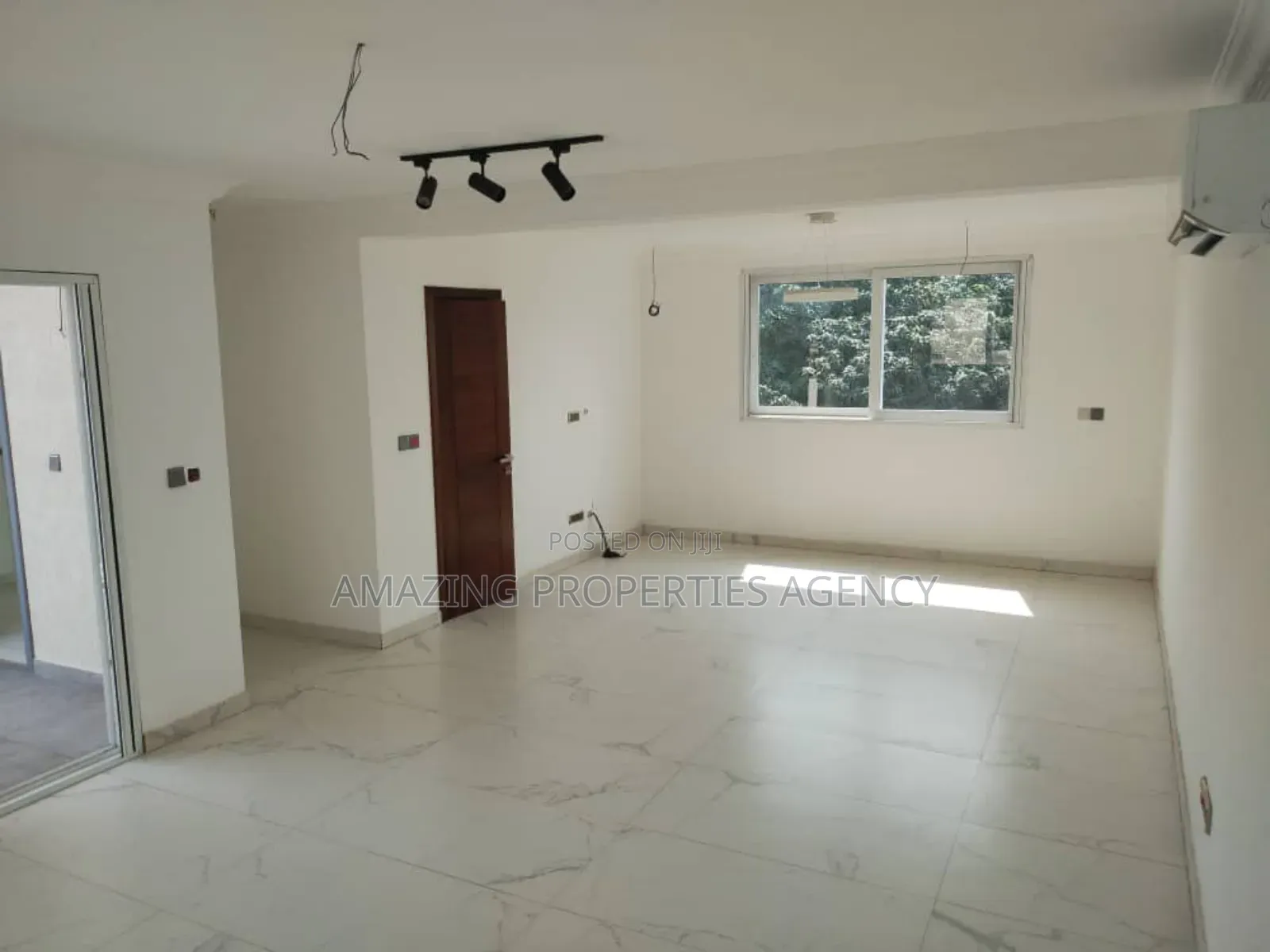 4bdrm House in Airport Residential Area for rent