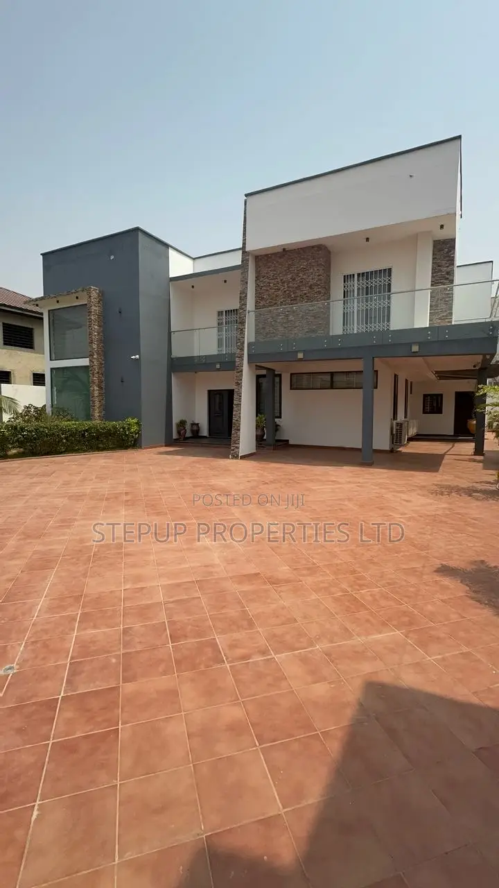 5bdrm Mansion in Lakeside, Ashaley Botwe for sale