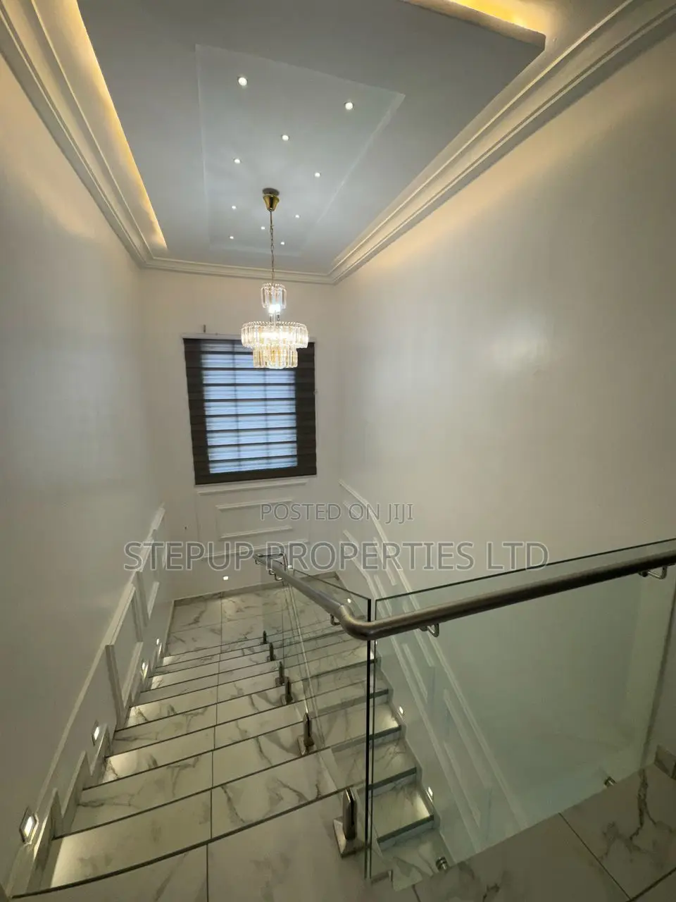 5bdrm Mansion in Lakeside, Ashaley Botwe for sale