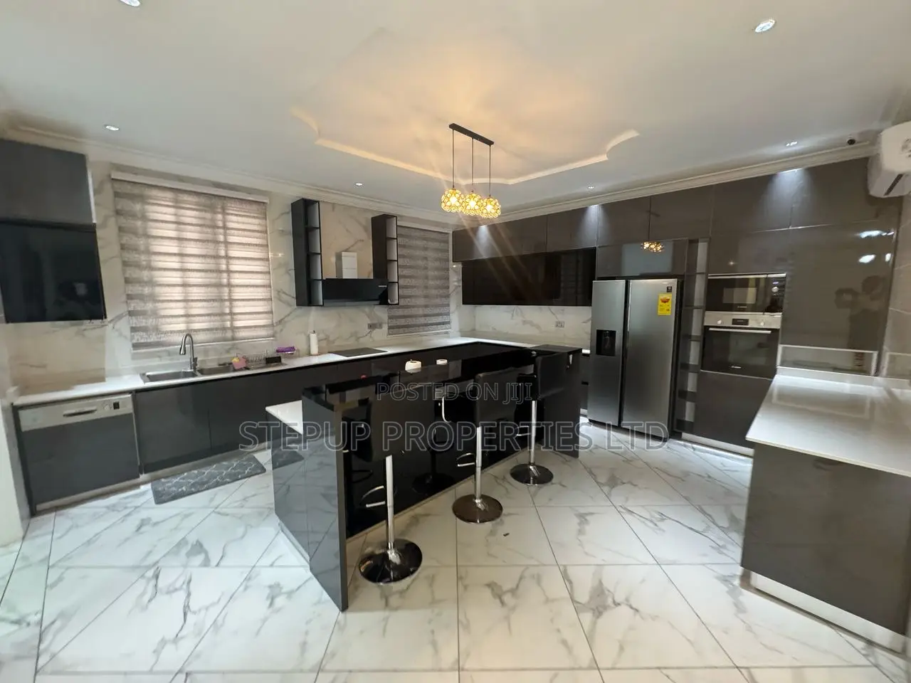 5bdrm Mansion in Lakeside, Ashaley Botwe for sale