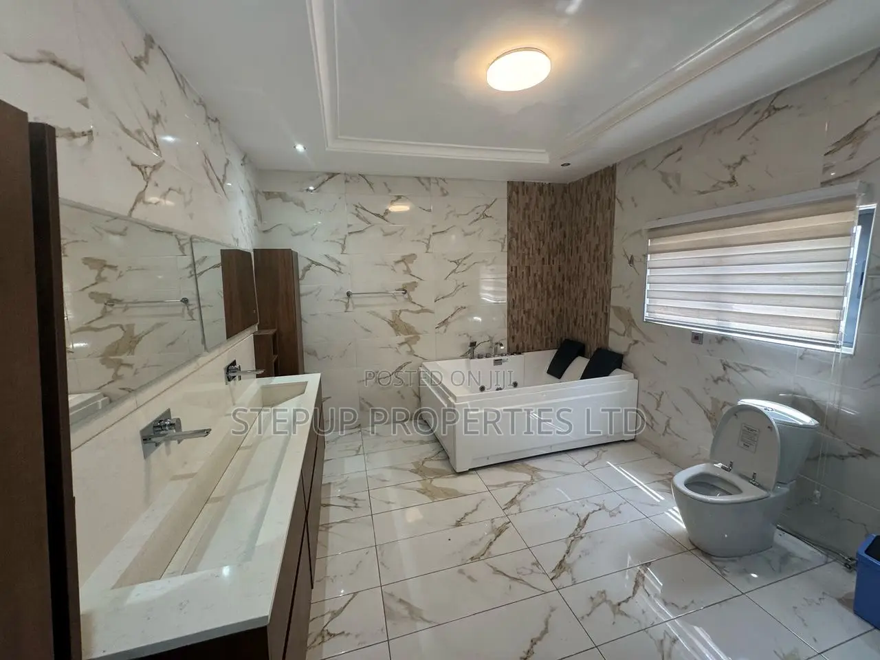 5bdrm Mansion in Lakeside, Ashaley Botwe for sale