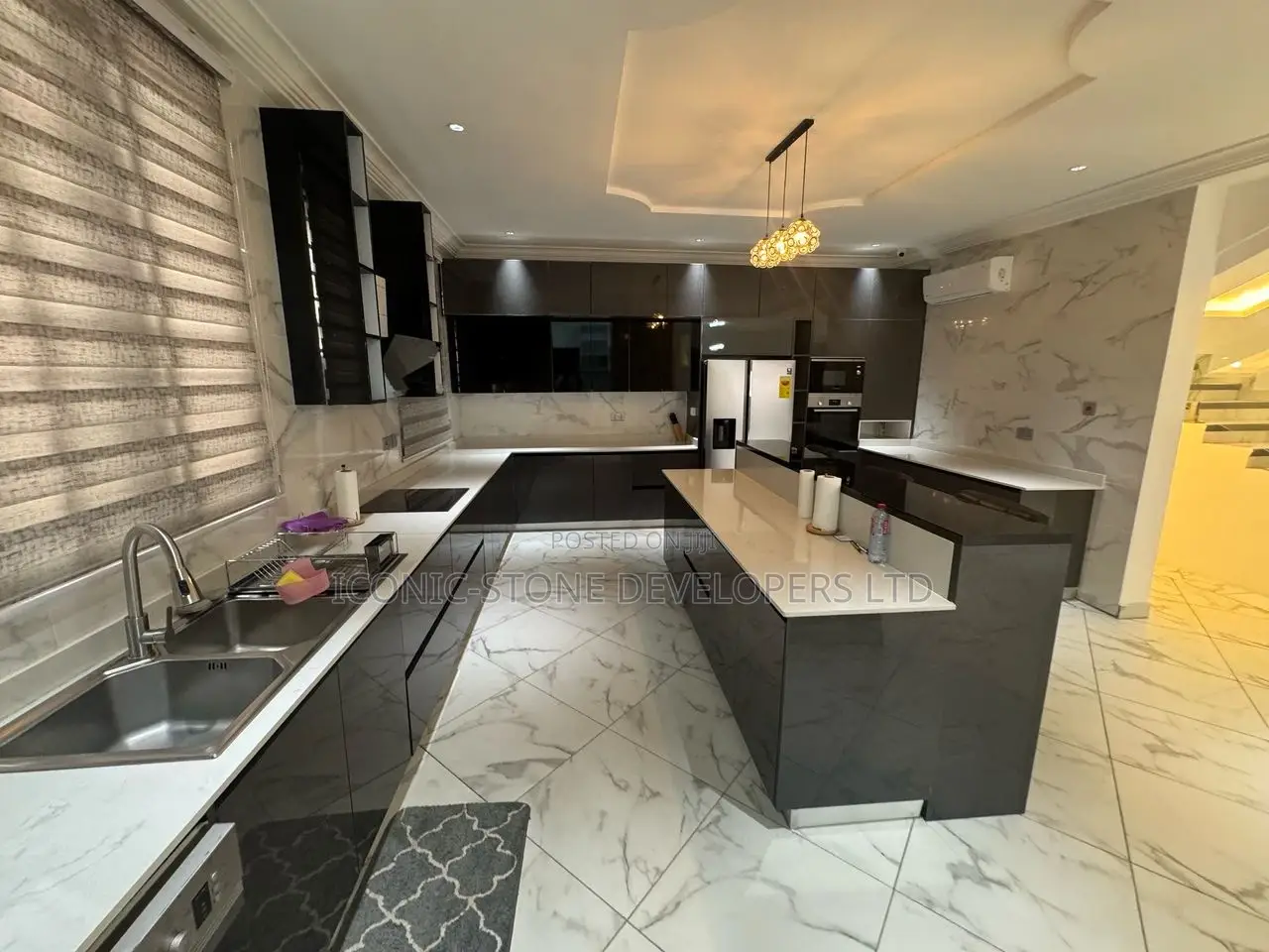5bdrm Mansion in Lakeside, Ashaley Botwe for sale