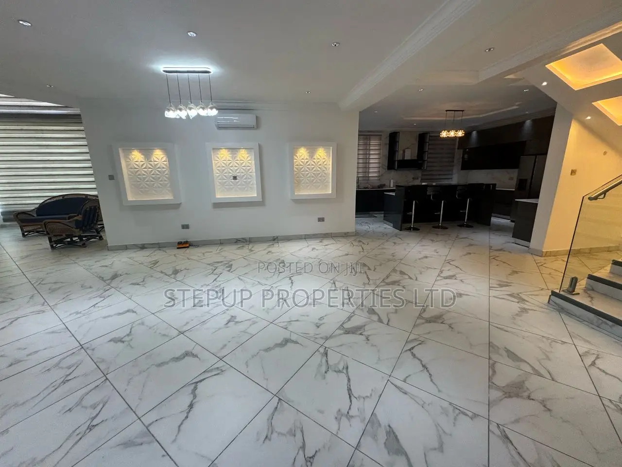 5bdrm Mansion in Lakeside, Ashaley Botwe for sale