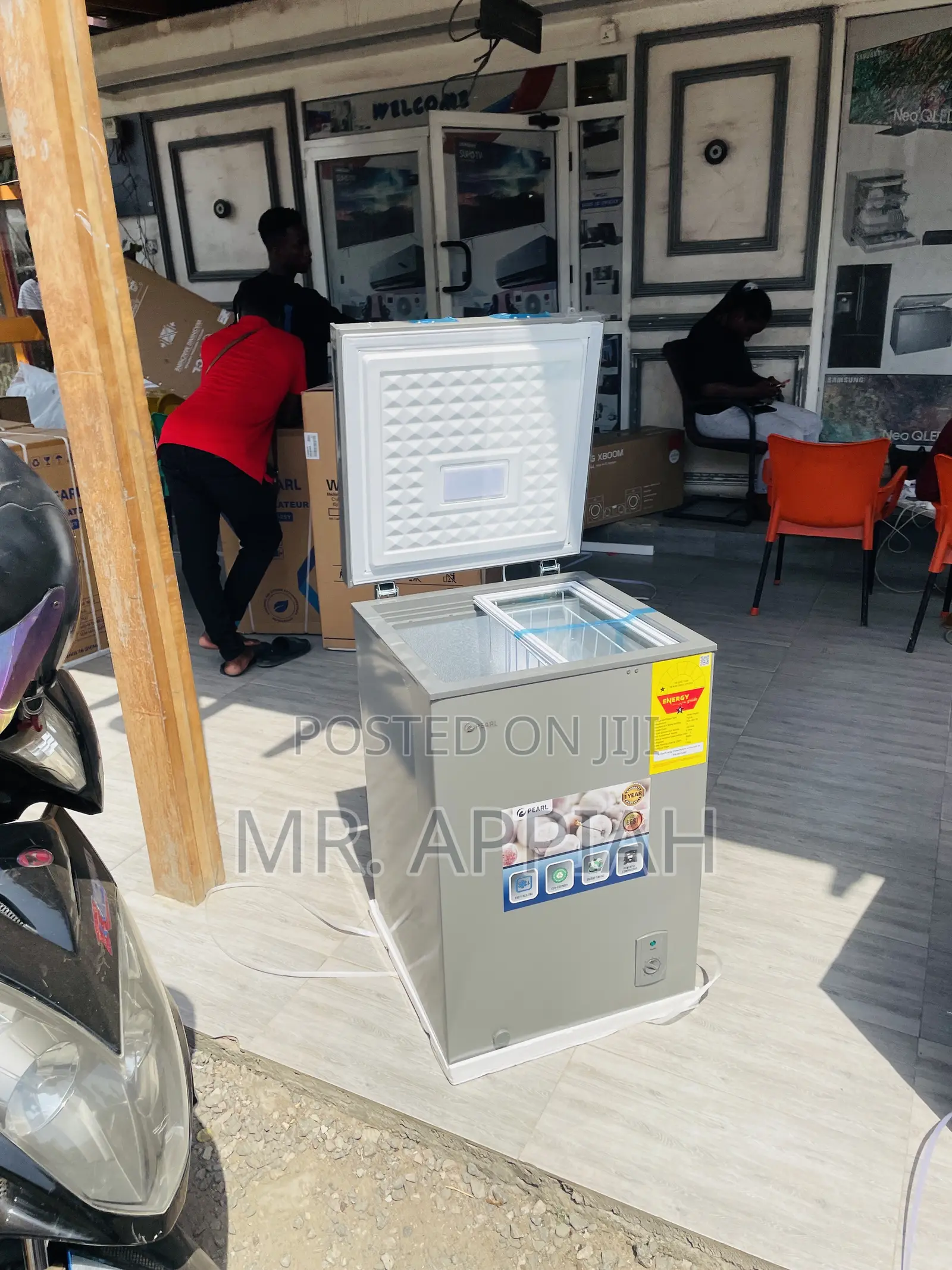 Unique Pearl 100ltr 1 Door Chest Freezer(Silver).