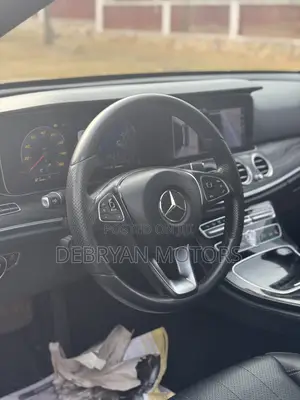 Mercedes-Benz E300 4Matic AWD Sedan (2.0L 4cyl 9A) 2017 Black