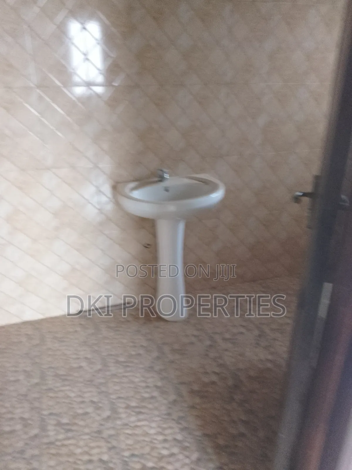 4bdrm House in Dki Properties, Valley View Area for rent
