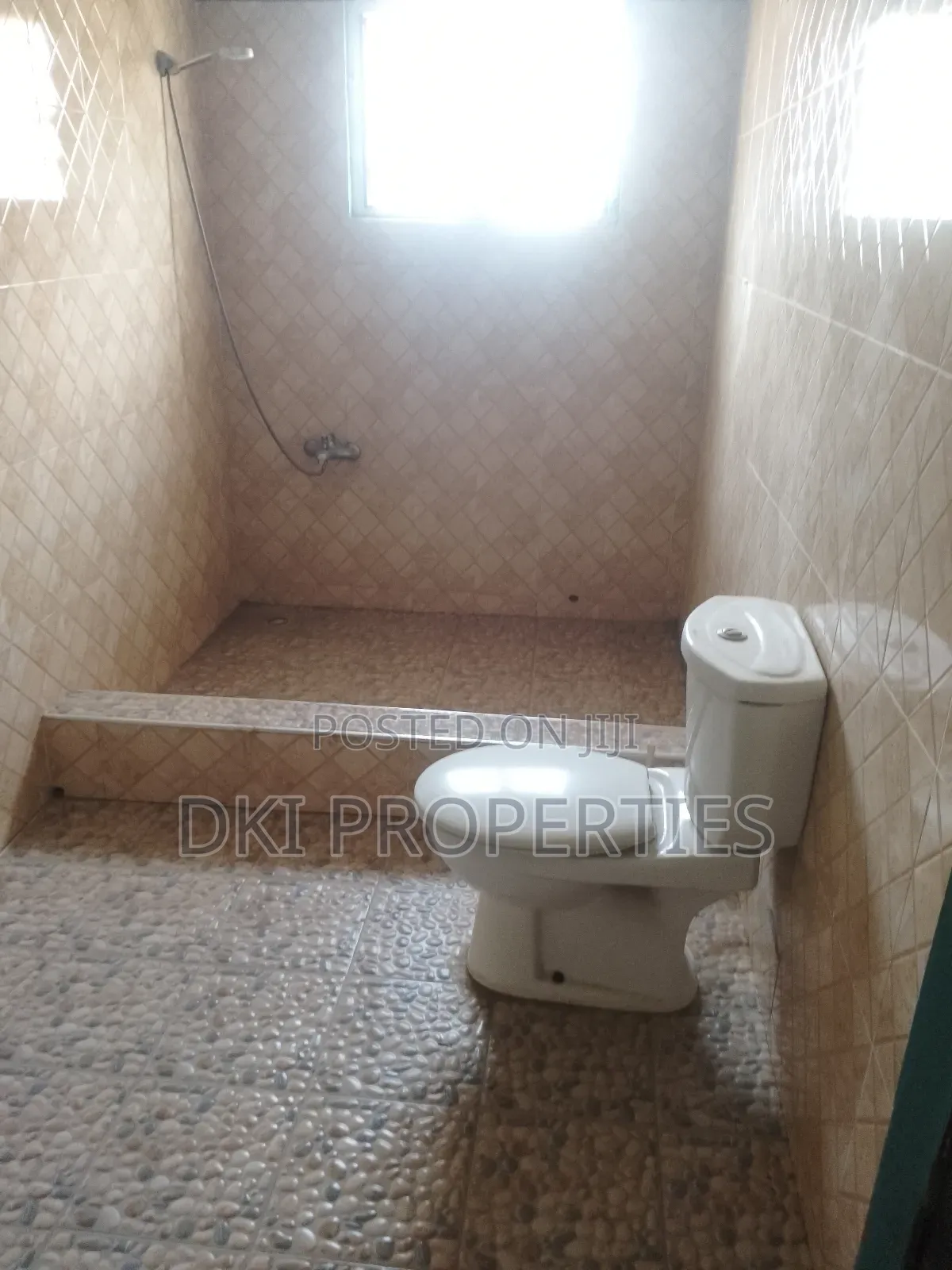 4bdrm House in Dki Properties, Valley View Area for rent