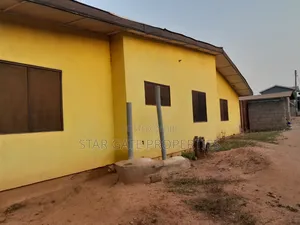 7bdrm House in Kenyasi Brofoyeduru, Kumasi Metropolitan for sale