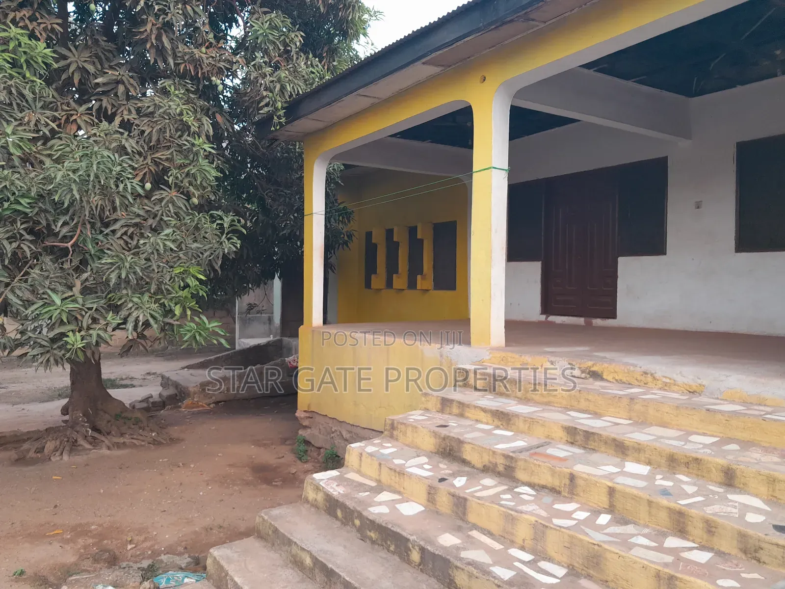 7bdrm House in Kenyasi Brofoyeduru, Kumasi Metropolitan for sale