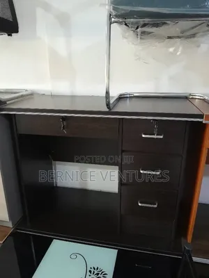 Laminate Office Table