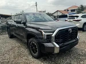 Toyota Tundra 2022 Black