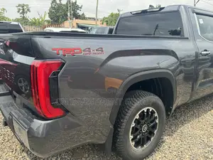 Toyota Tundra 2022 Black