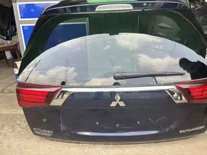 Mitsubishi Outlander 2017 Booth
