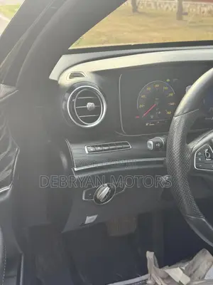 Mercedes-Benz E300 4Matic AWD Sedan (2.0L 4cyl 9A) 2017 Black