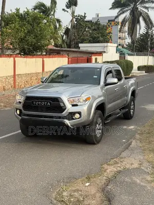 Toyota Tacoma SR5 2019 Silver
