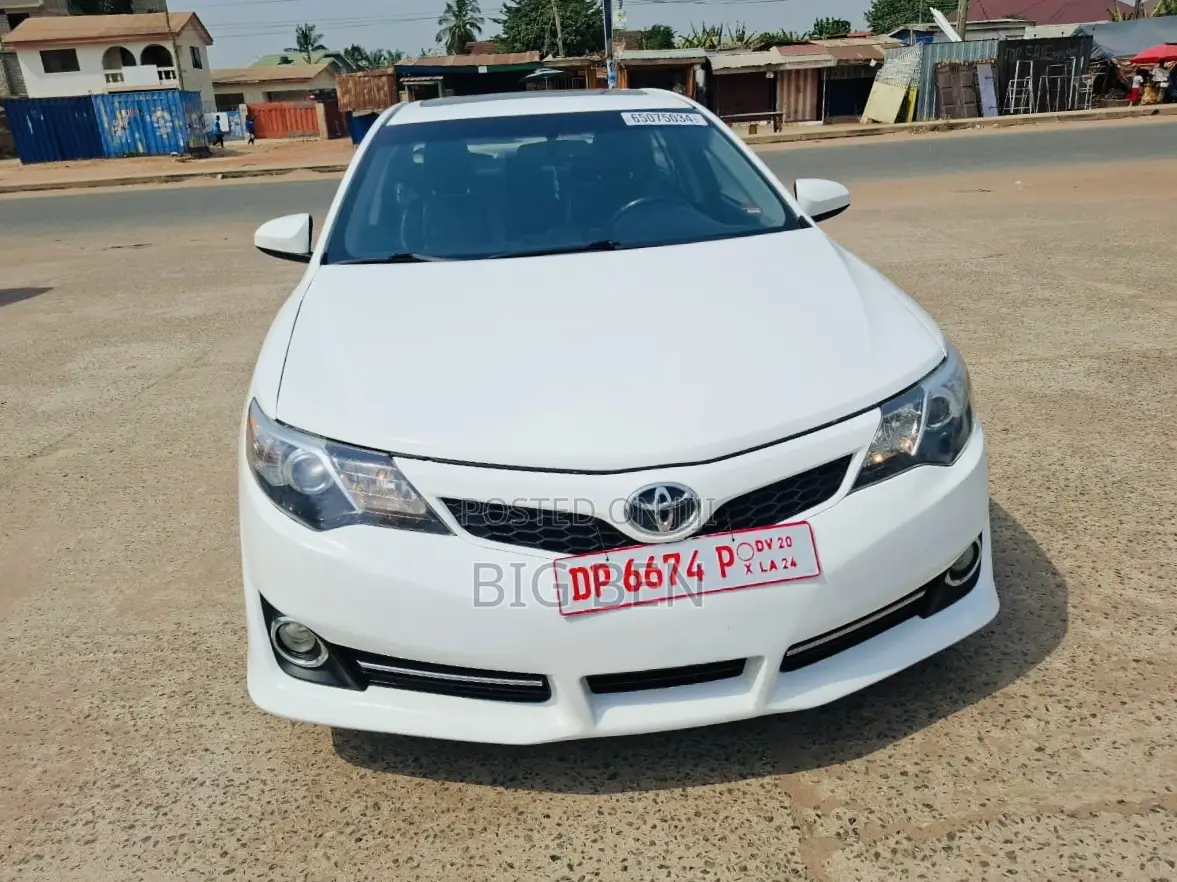 Toyota Camry SE Sport 4dr Sedan (2.5L 4cyl 6A) 2014 White