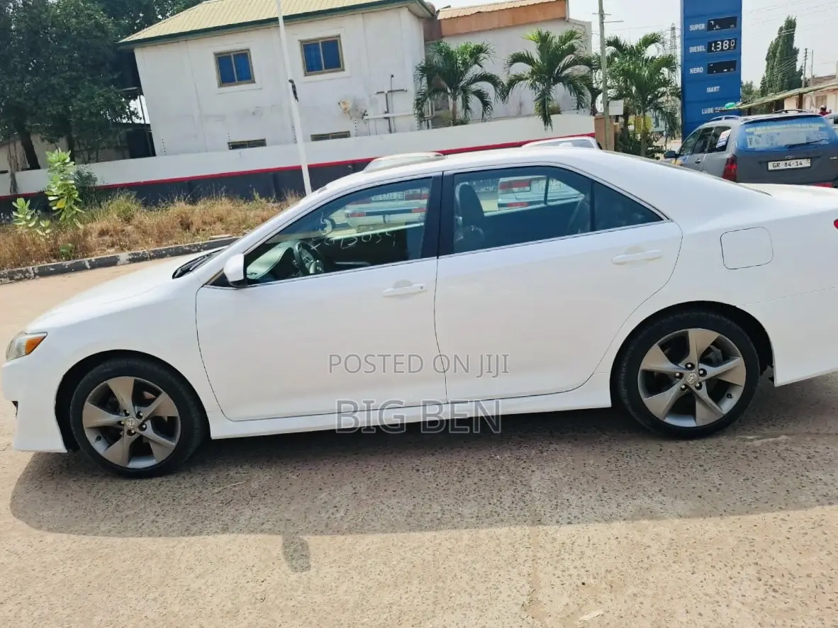 Toyota Camry SE Sport 4dr Sedan (2.5L 4cyl 6A) 2014 White