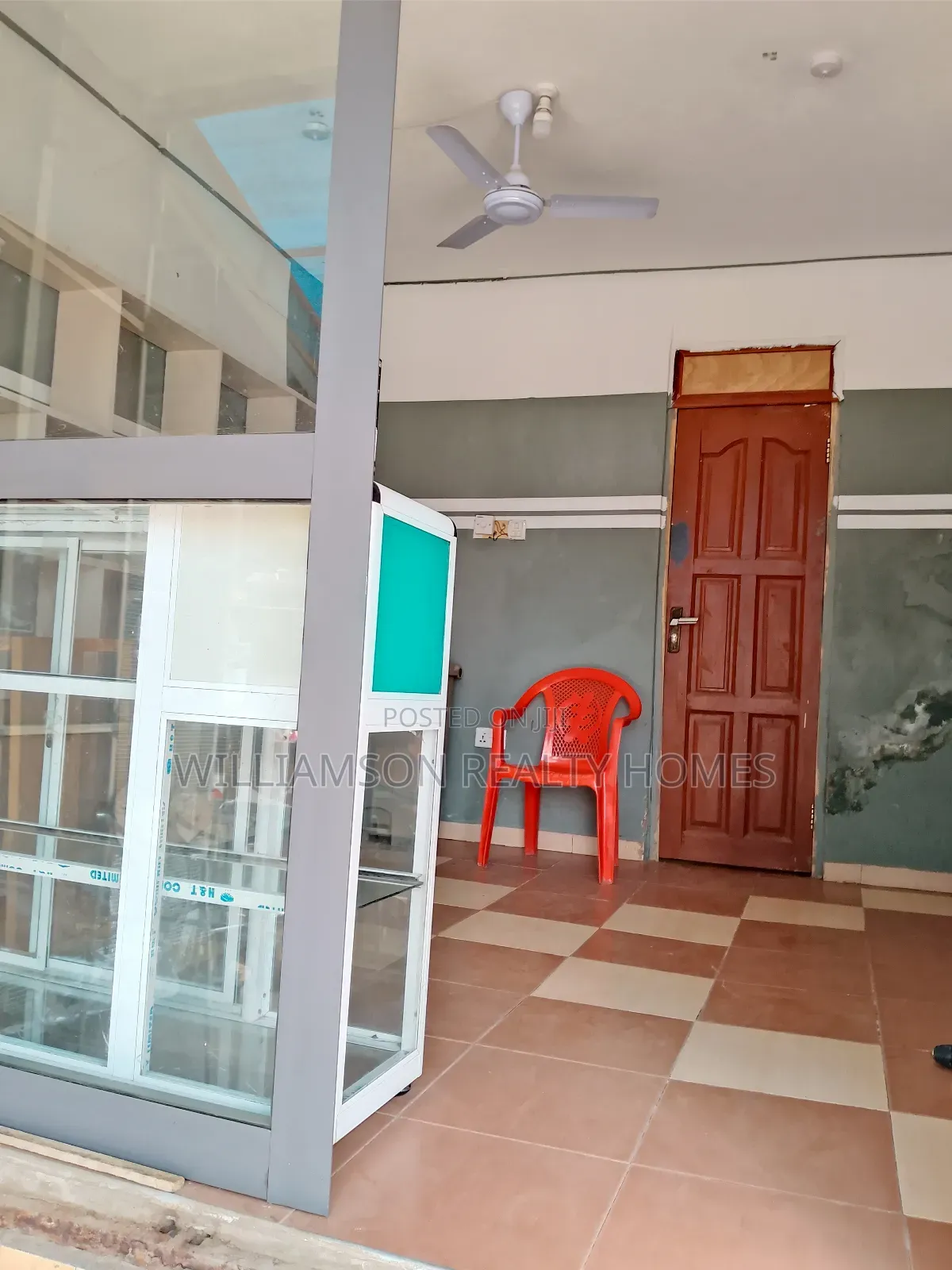 Busy Shop/Store/Warehouse/Office Space 4rent,Spintex