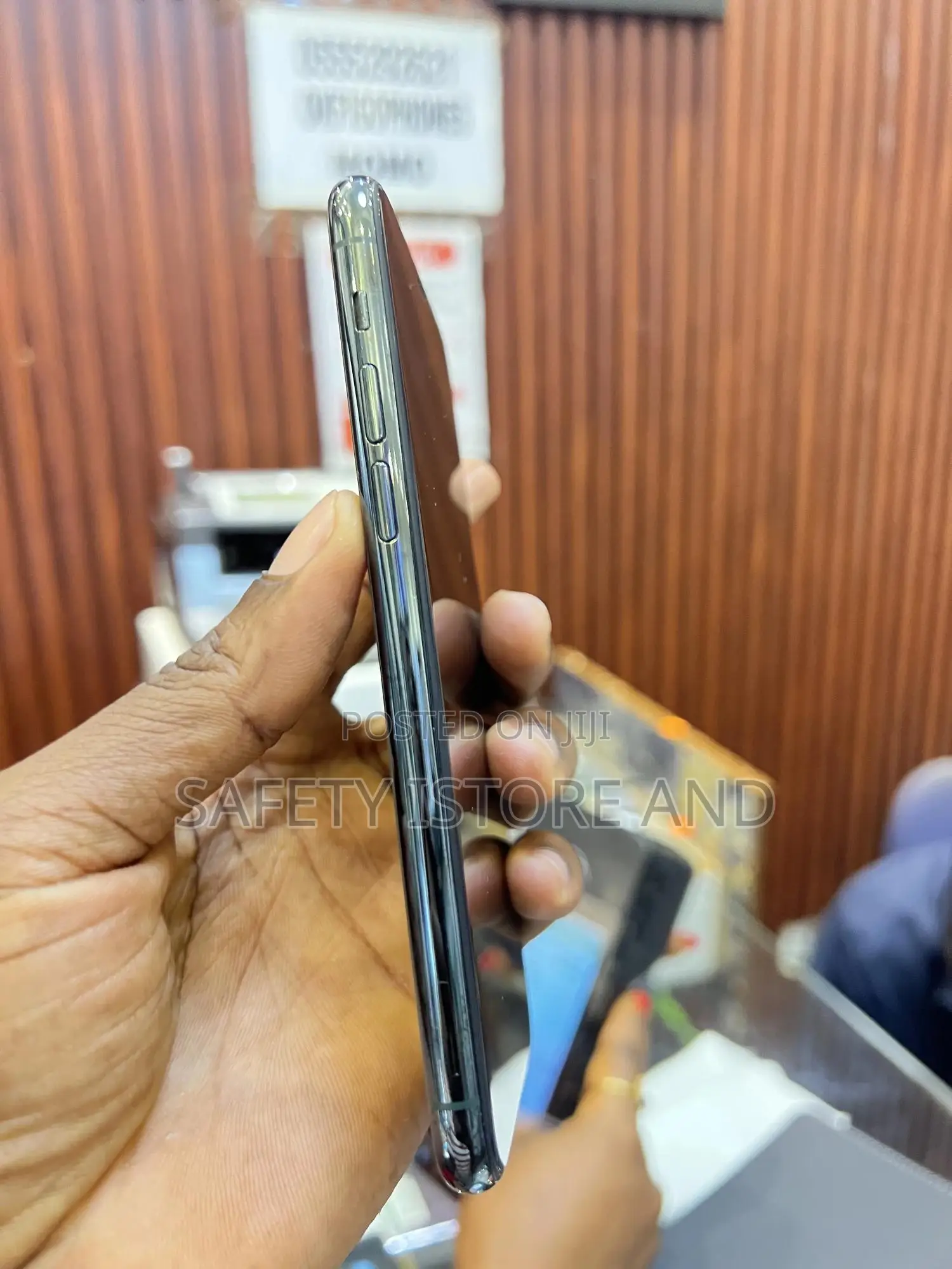 New Apple iPhone 11 Pro 64 GB Green