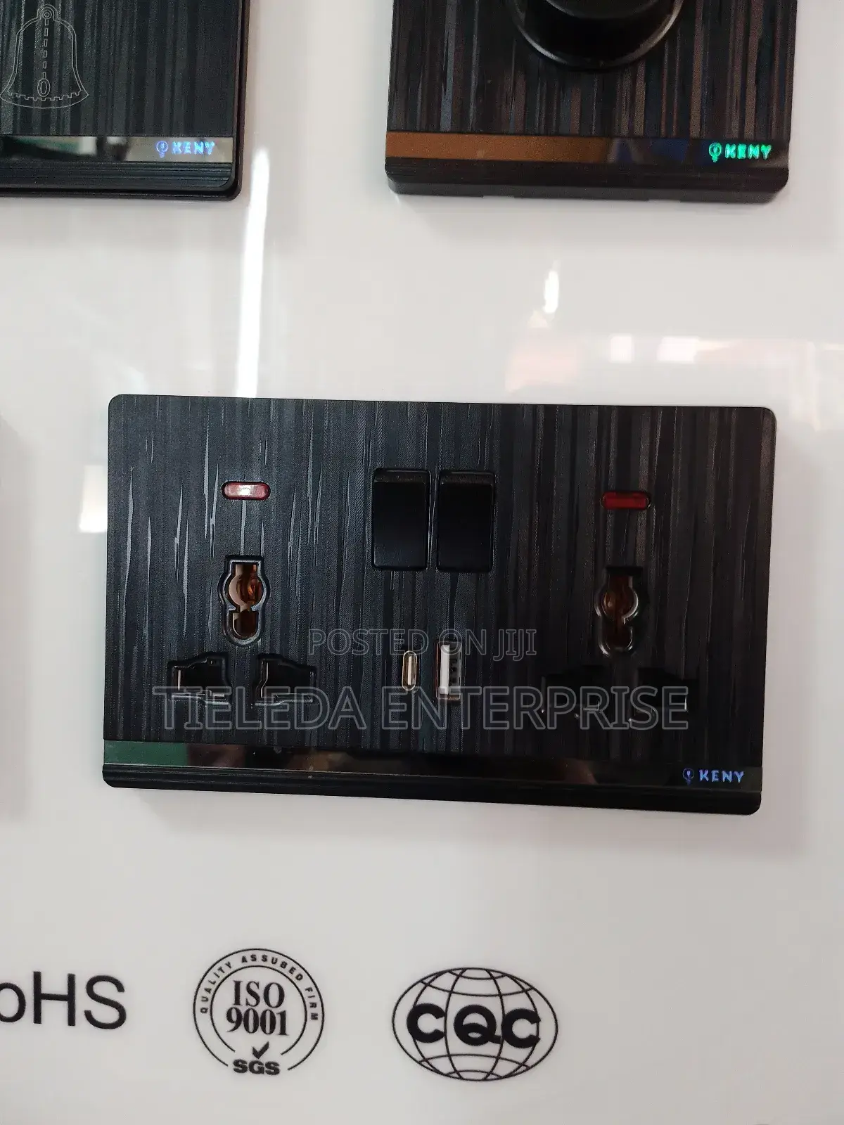 Black Body Type C Socket With Double USB