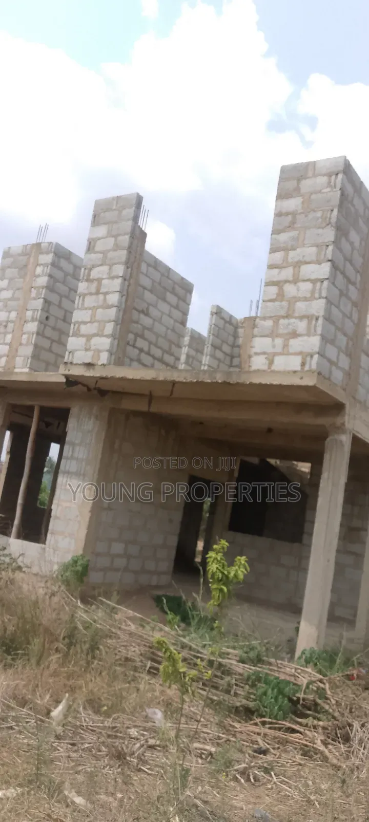 5bdrm House in Amasaman Dankyie for sale