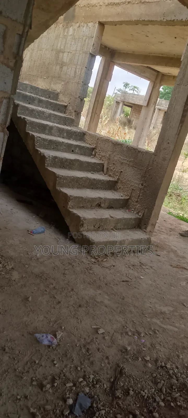 5bdrm House in Amasaman Dankyie for sale