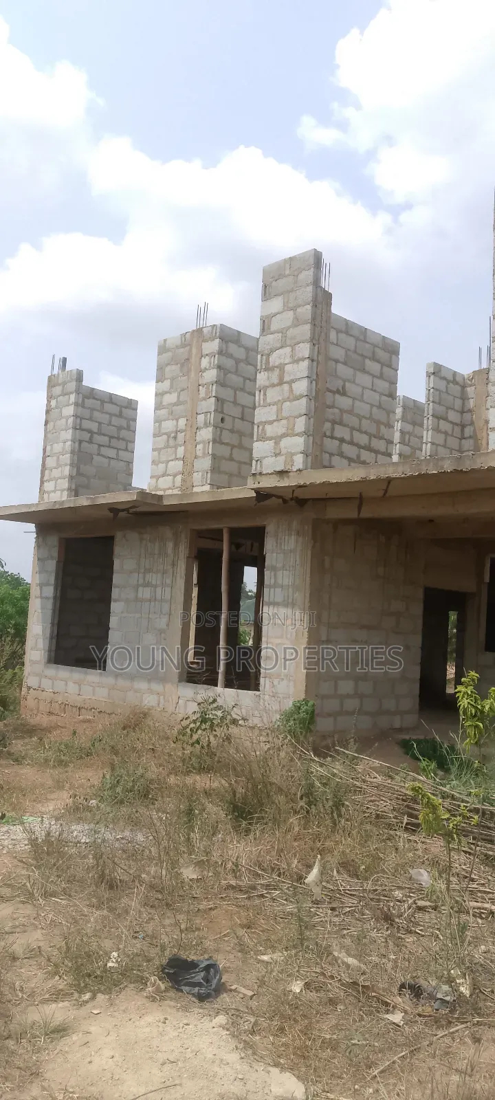 5bdrm House in Amasaman Dankyie for sale