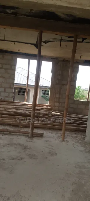 5bdrm House in Amasaman Dankyie for sale