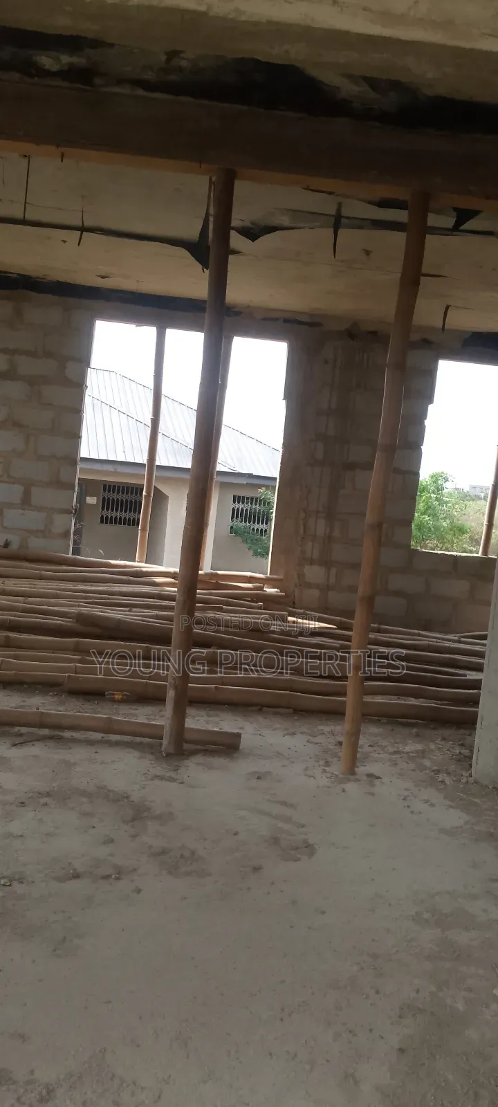 5bdrm House in Amasaman Dankyie for sale