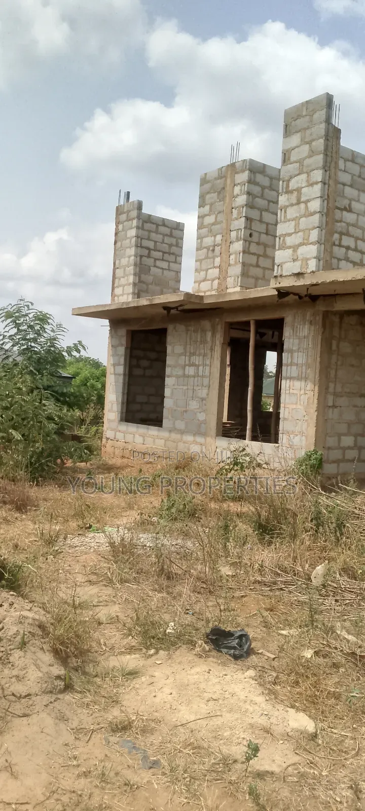 5bdrm House in Amasaman Dankyie for sale