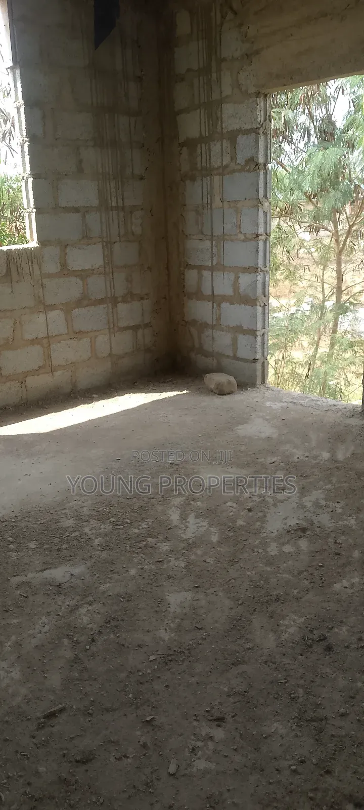 5bdrm House in Amasaman Dankyie for sale