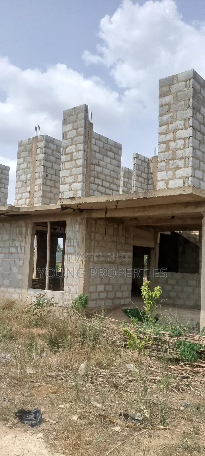 5bdrm House in Amasaman Dankyie for sale