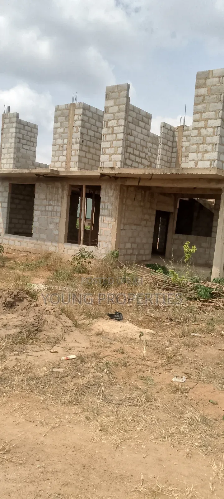 5bdrm House in Amasaman Dankyie for sale