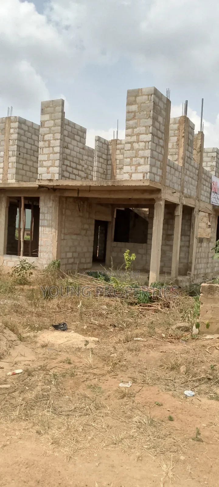 5bdrm House in Amasaman Dankyie for sale