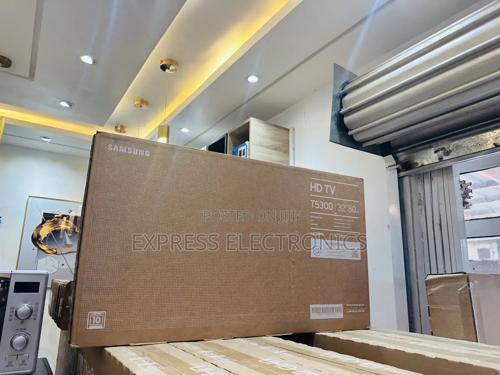 Smart Moves FHD Smart Samsung 32T5300 Television